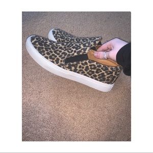 NWOT Report slide on shoes